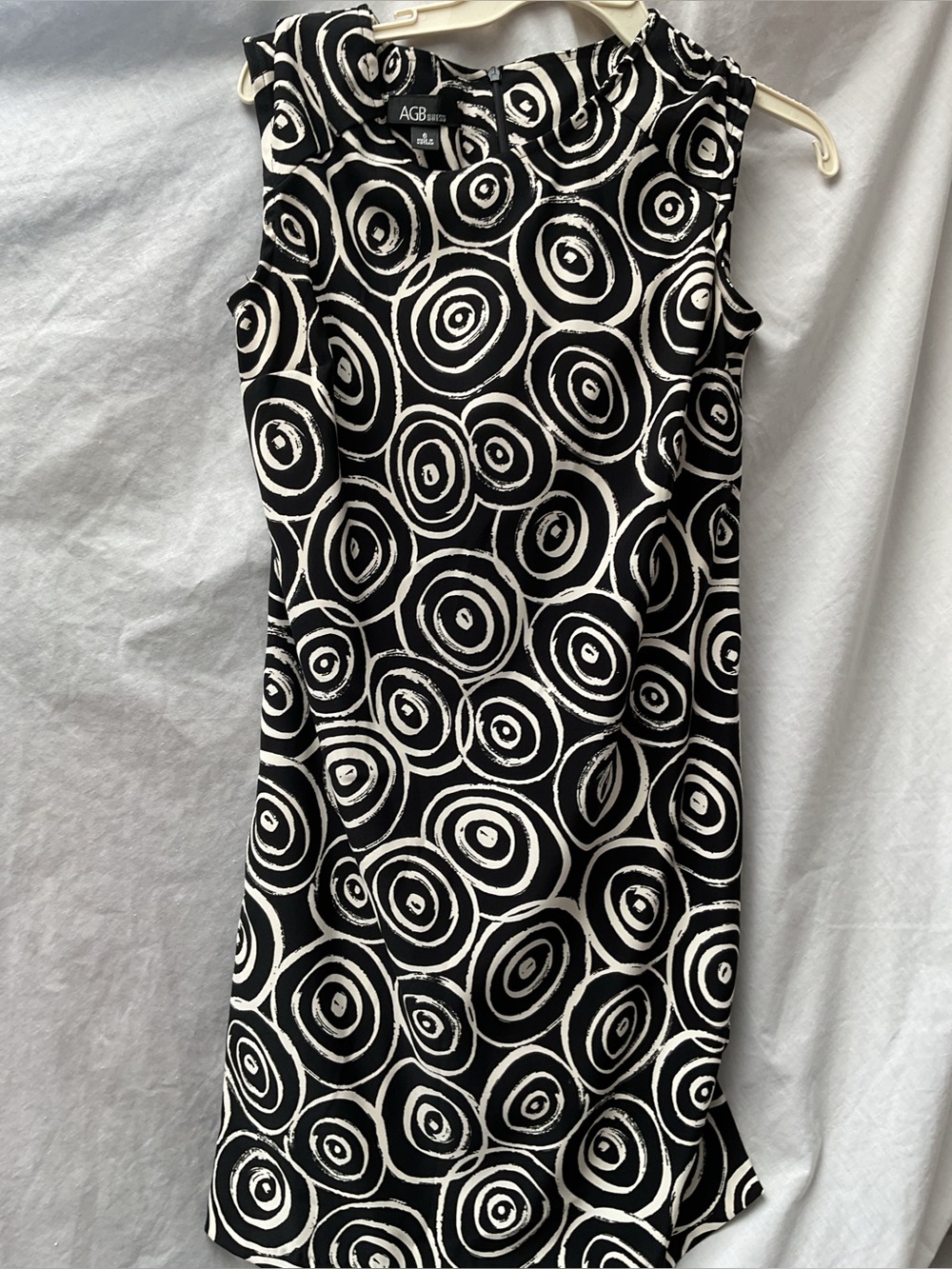 AGB Black & White Concentric Circle Sleeveless Shift Dress